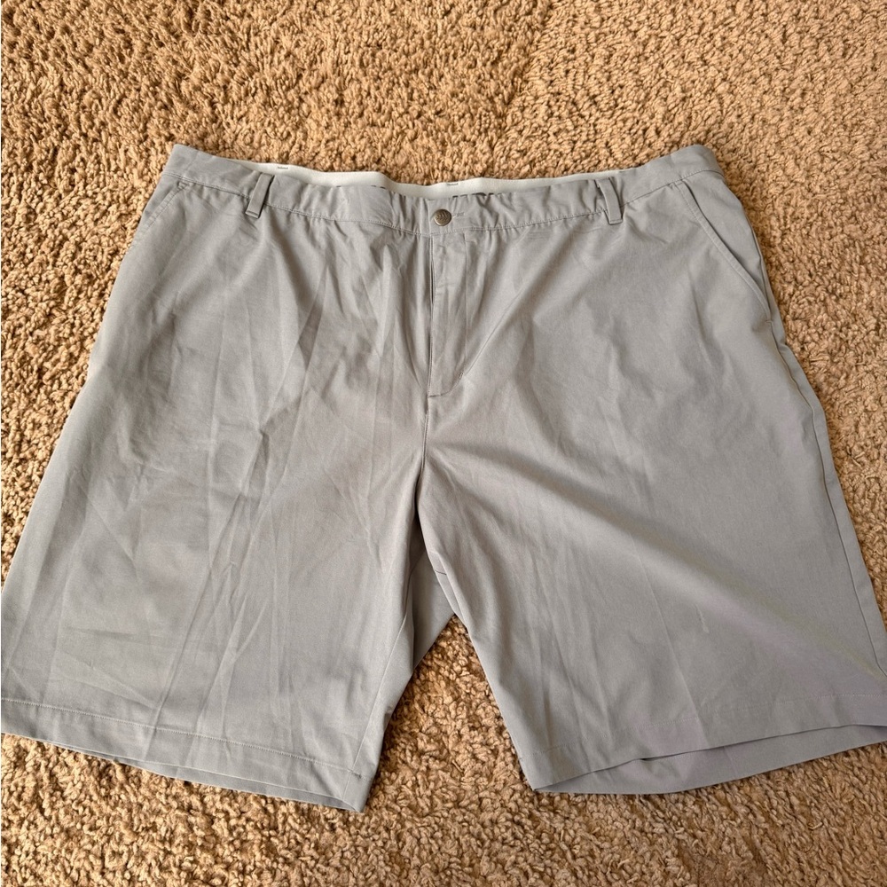 Adidas Mens Shorts Size 48 Grey
Active Golf Shorts
Excellent Shape!!